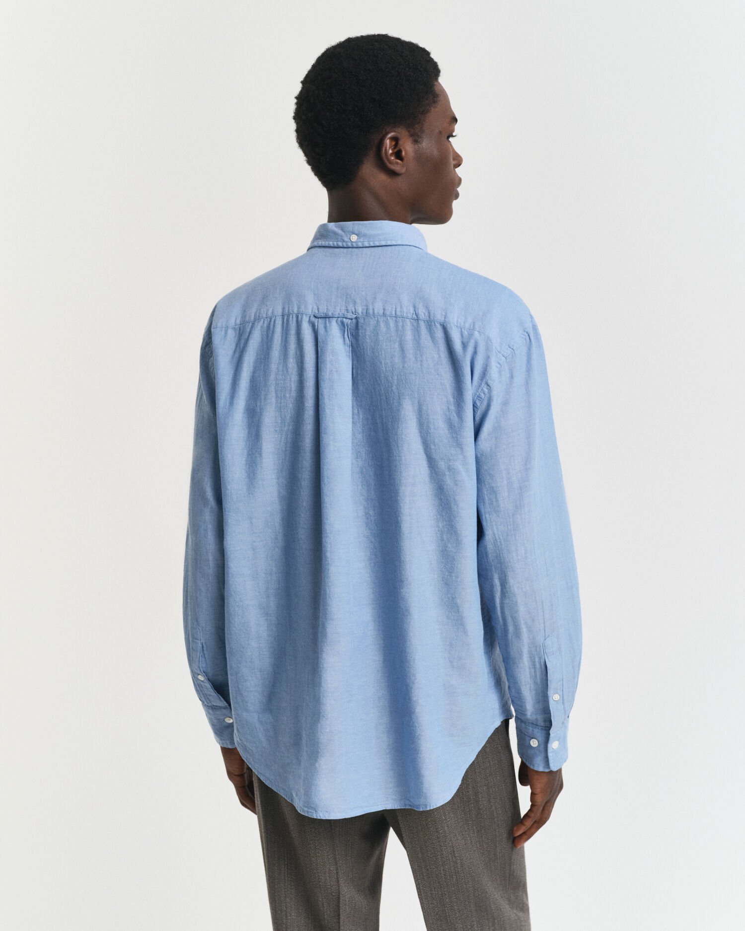 Camisa em chambray índigo relaxed fit