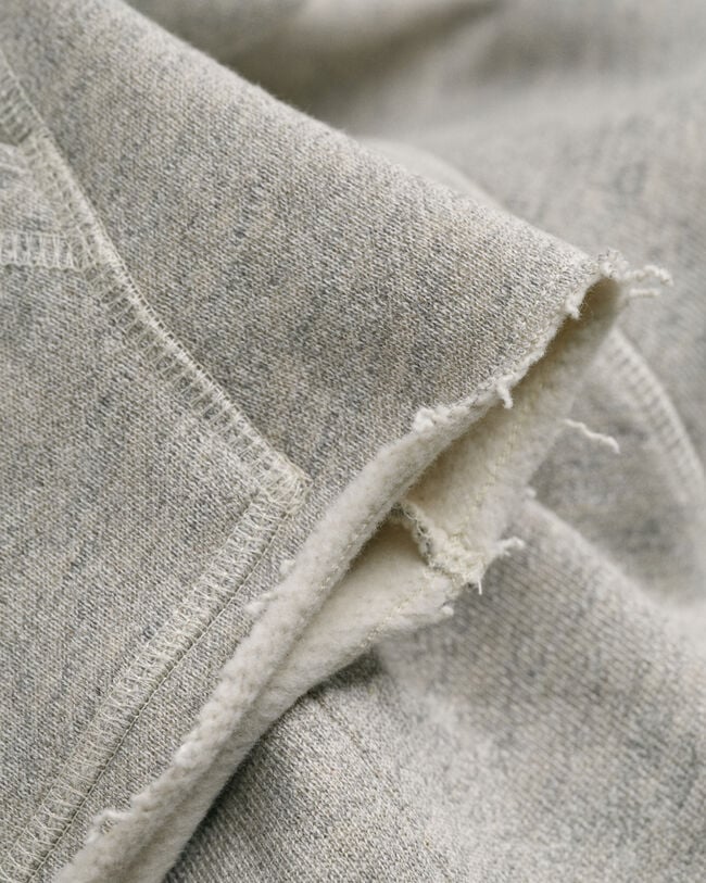 Sweatshirt com capuz recortada