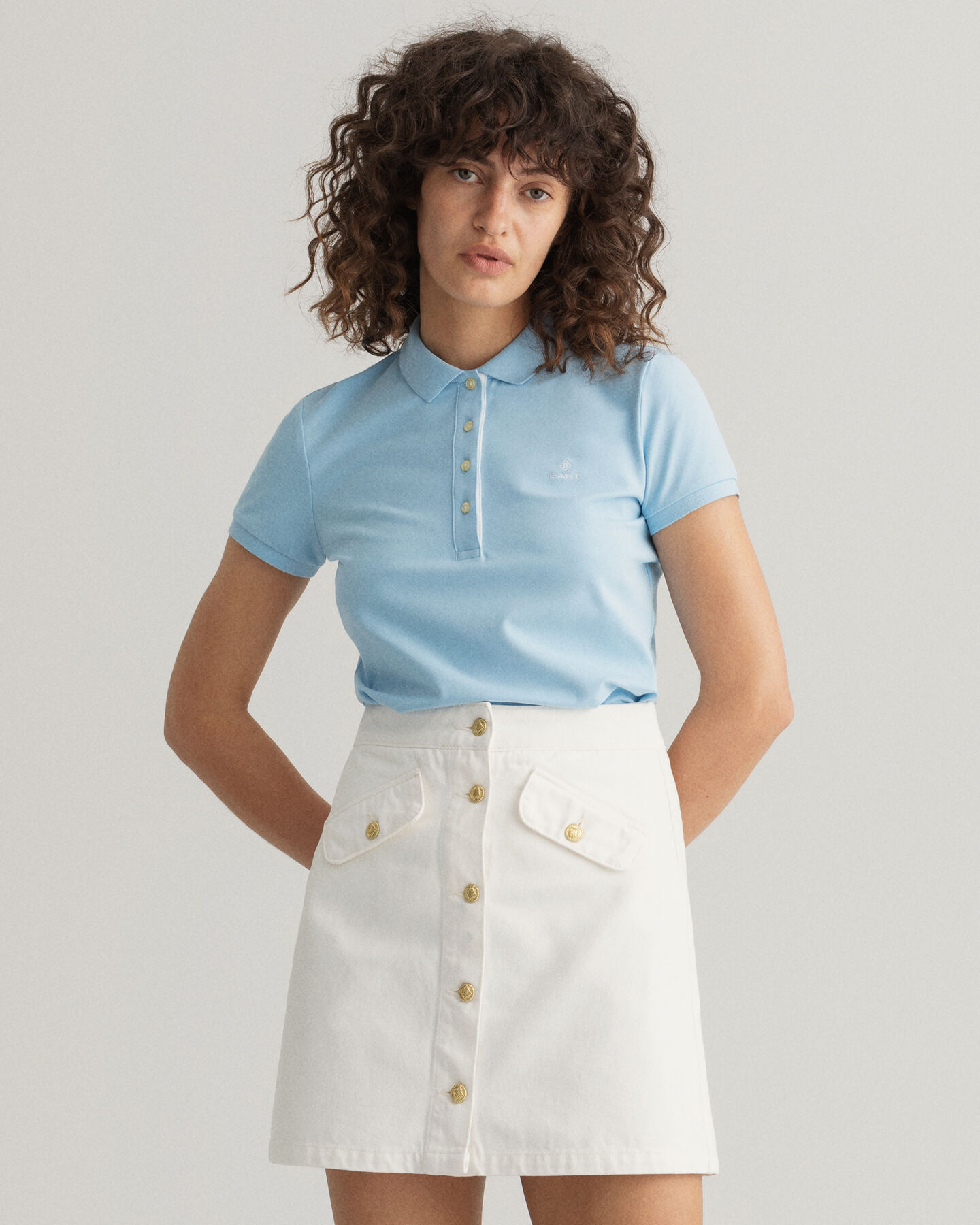 Polo piqu&eacute; com colarinho contrastante