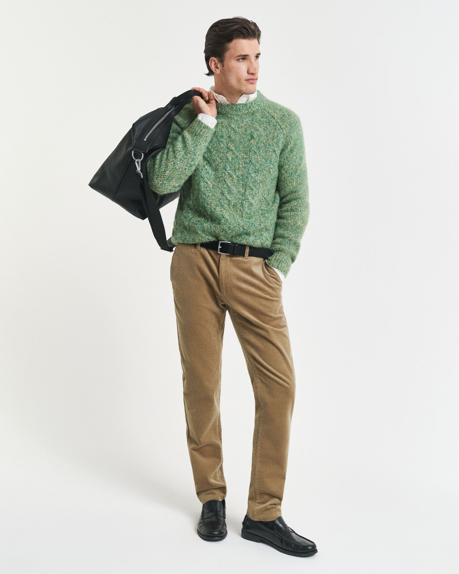 Calças chino em bombazina slim fit