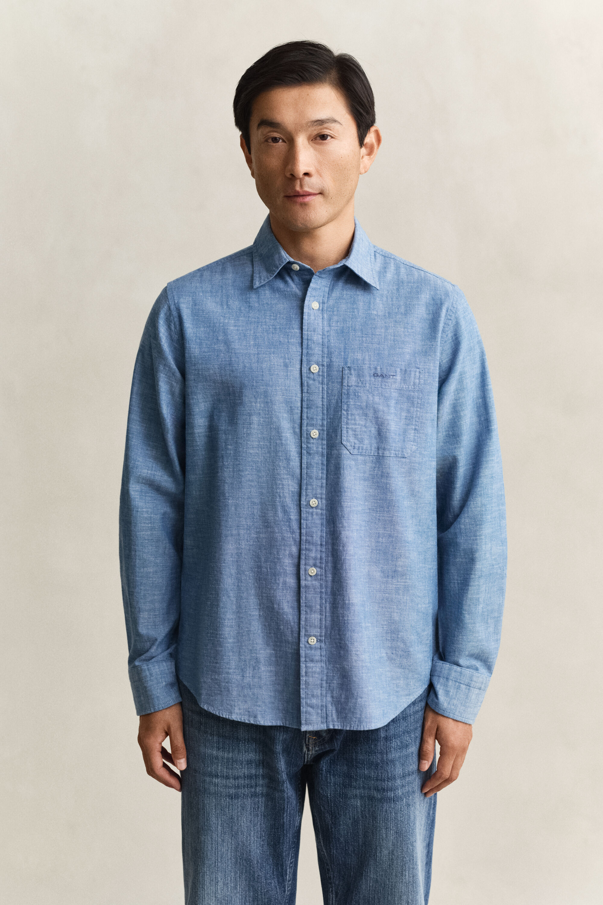 Camisa em chambray