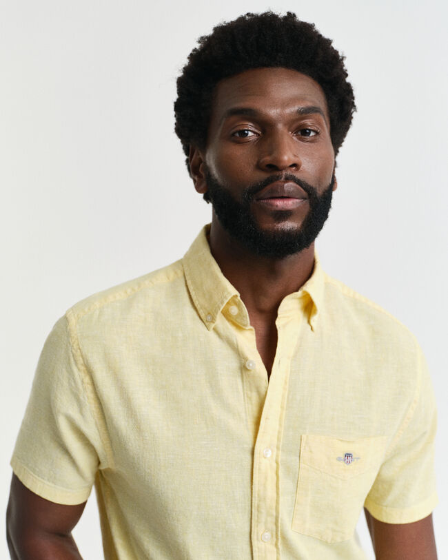 Camisa de manga curta em linho e algod&atilde;o regular fit