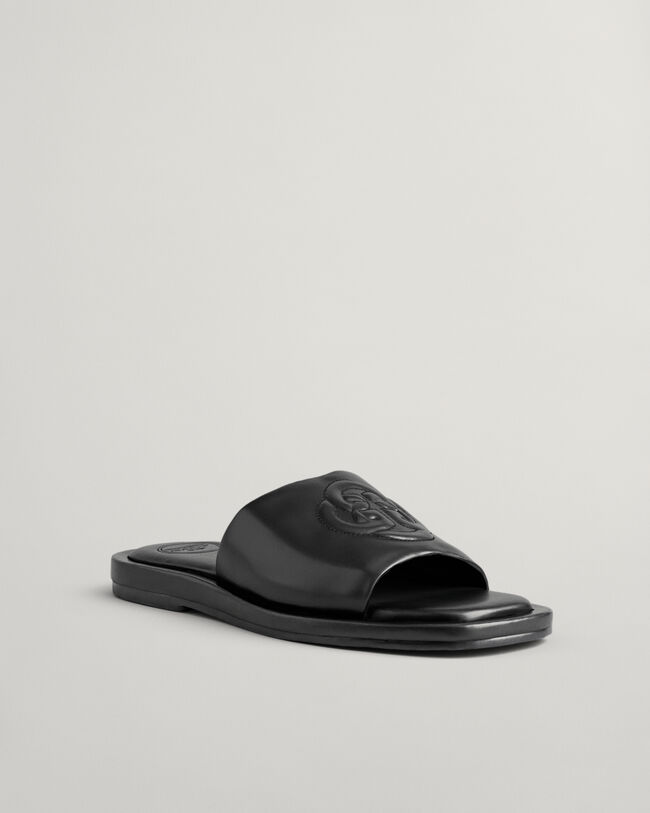 Sand&aacute;lias Khiara