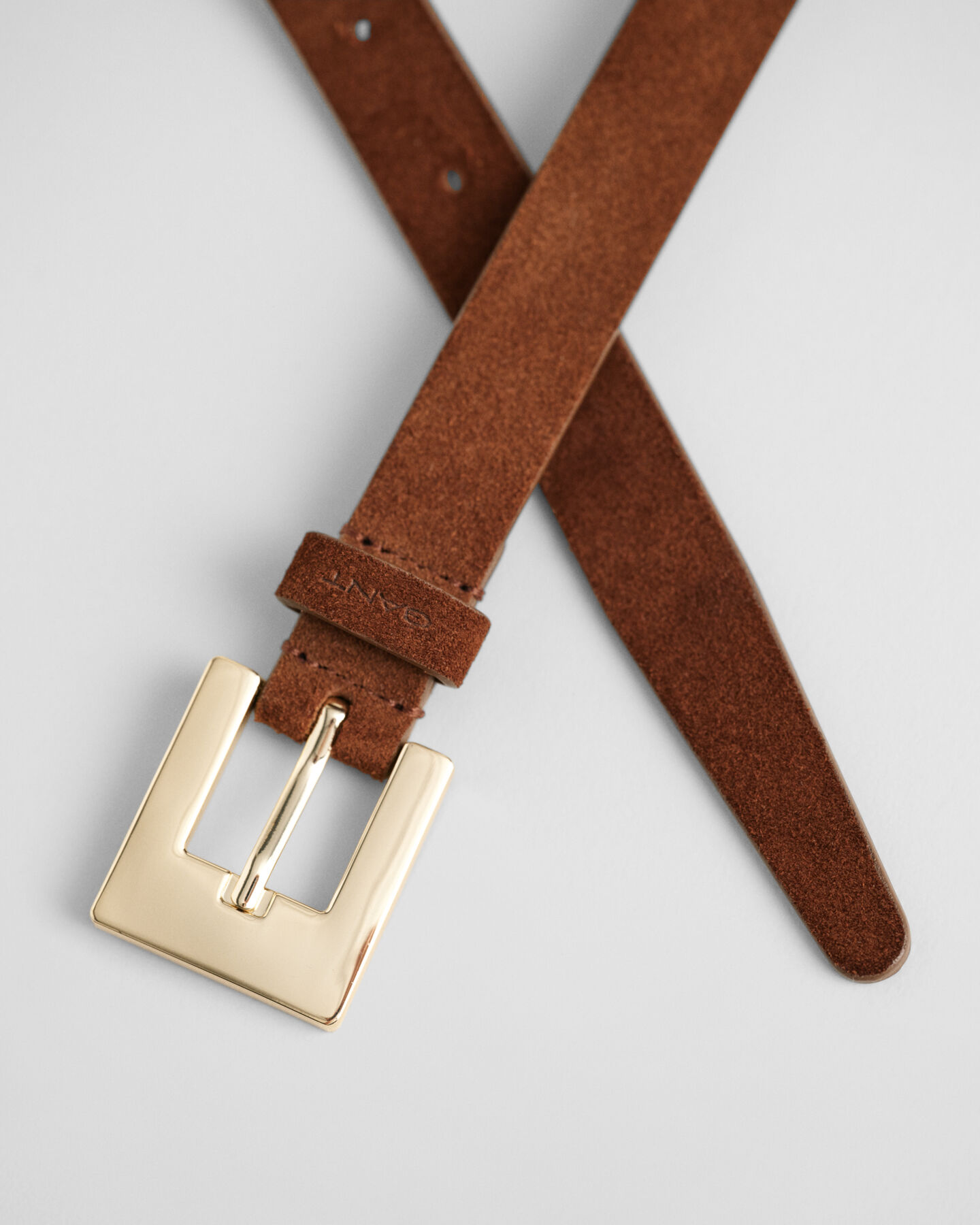 Cinto fino em camur&ccedil;a