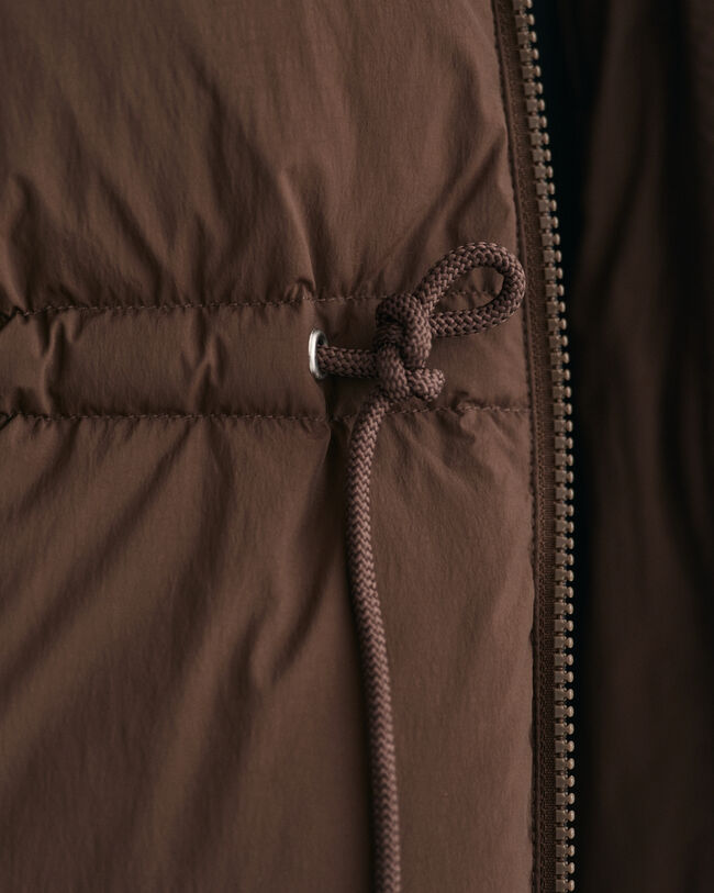 Blusão de penas com comprimento médio