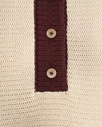 Polo em malha às riscas