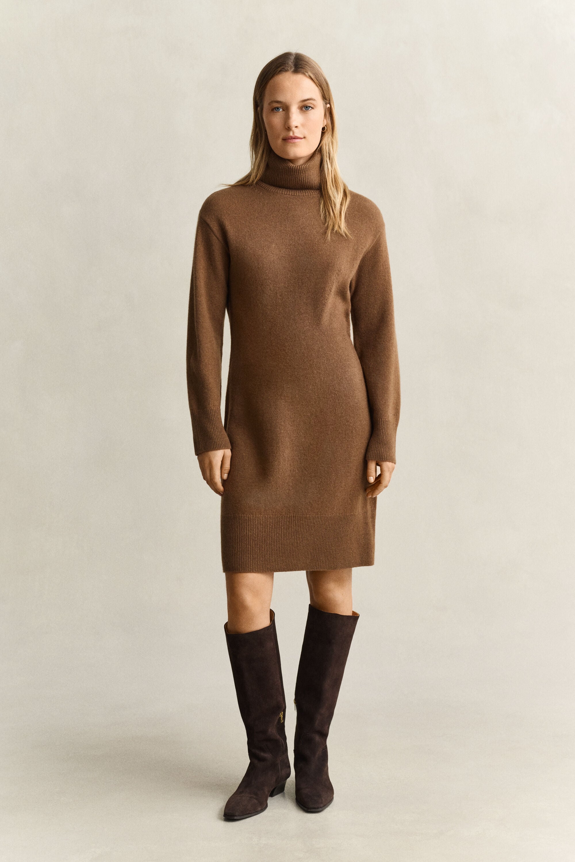 Vestido com gola alta em lã e caxemira