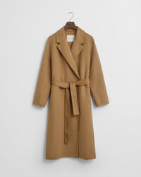 Sobretudo com cinto cosido à mão