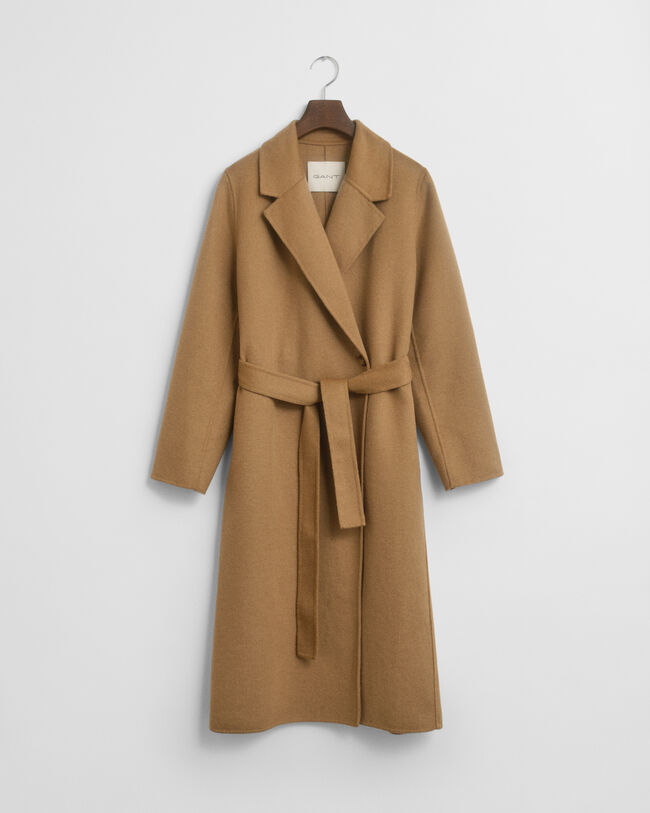 Sobretudo com cinto cosido à mão