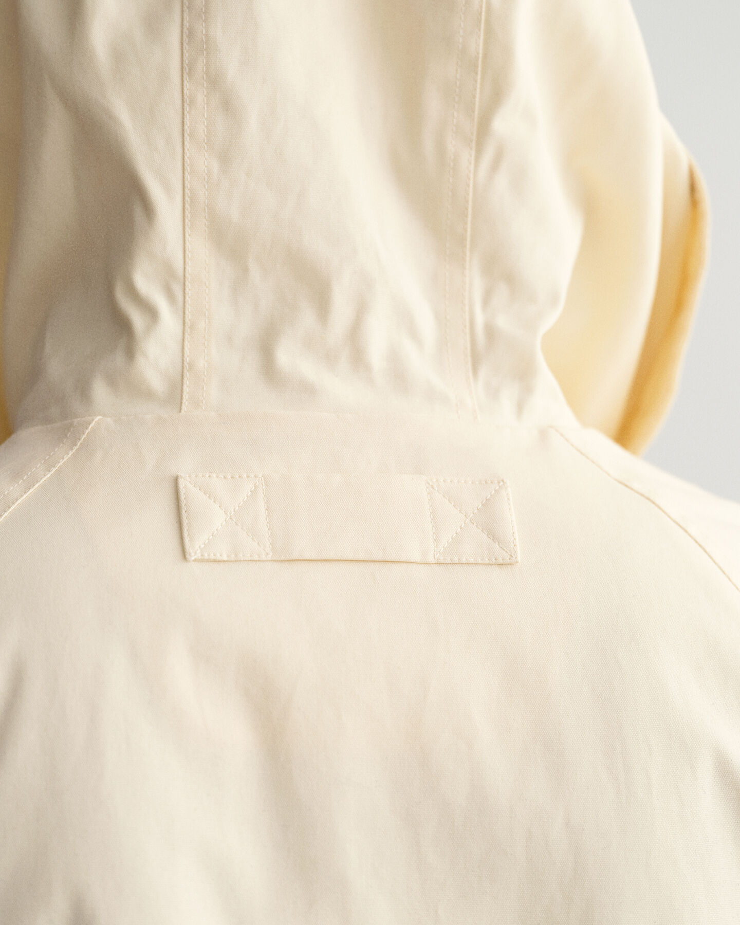 Anoraque com acabamento encerado