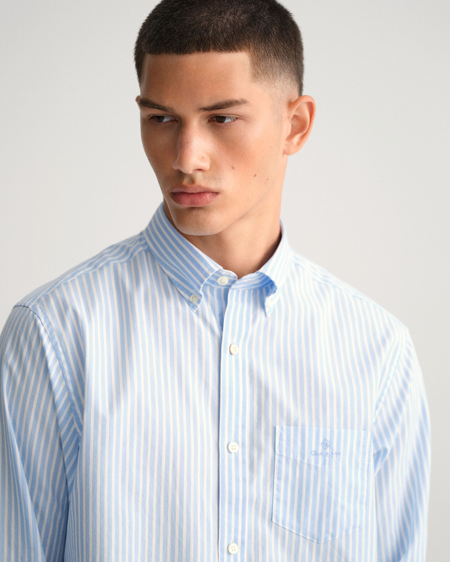 Camisa em popelina &agrave;s riscas regular fit