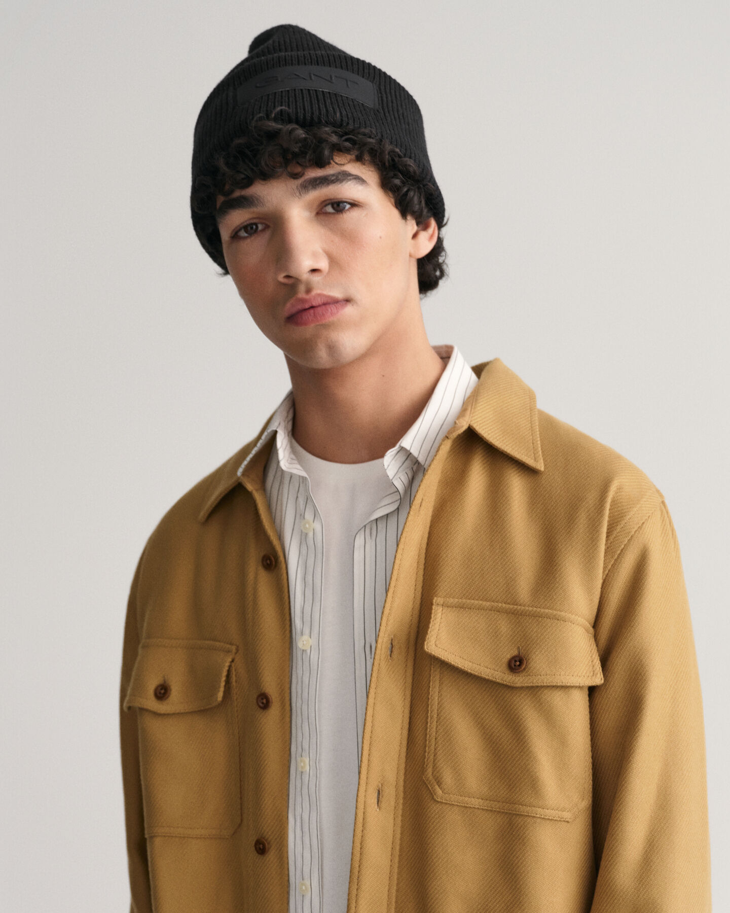 Sobrecamisa em sarja resistente