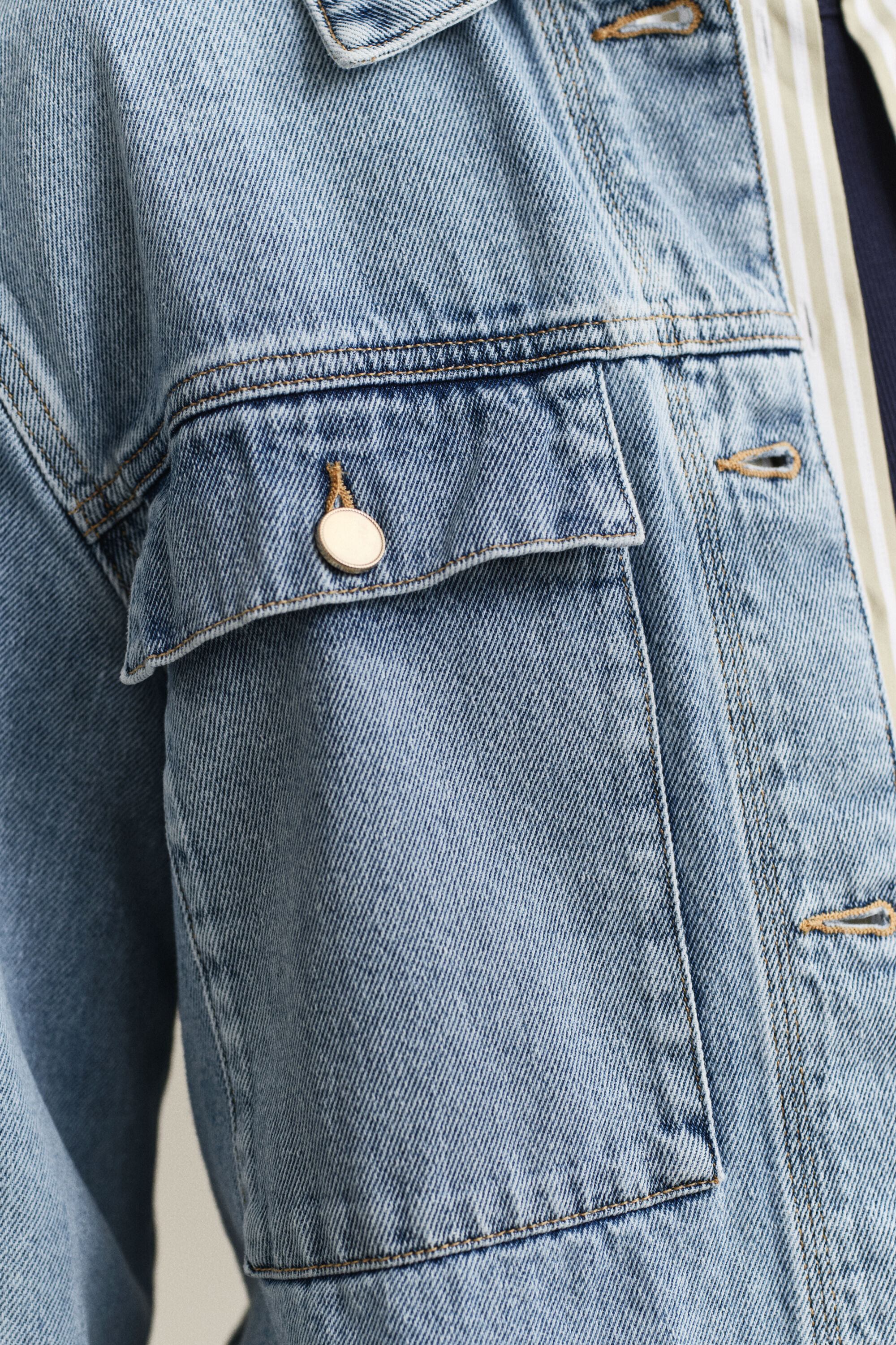 Casaco de ganga com atilhos