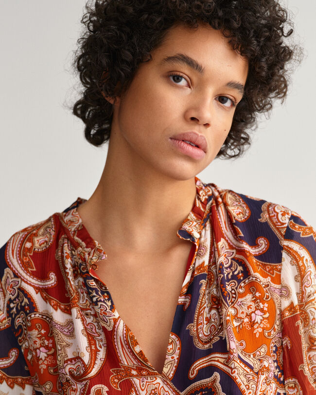 Vestido maxi rodado com padr&atilde;o paisley