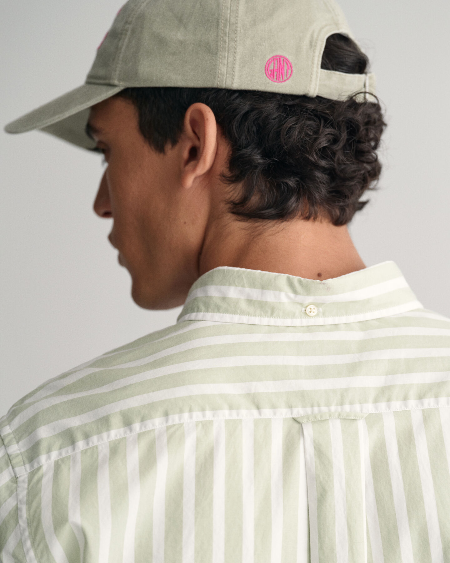 Camisa em popelina &agrave;s riscas largas regular fit