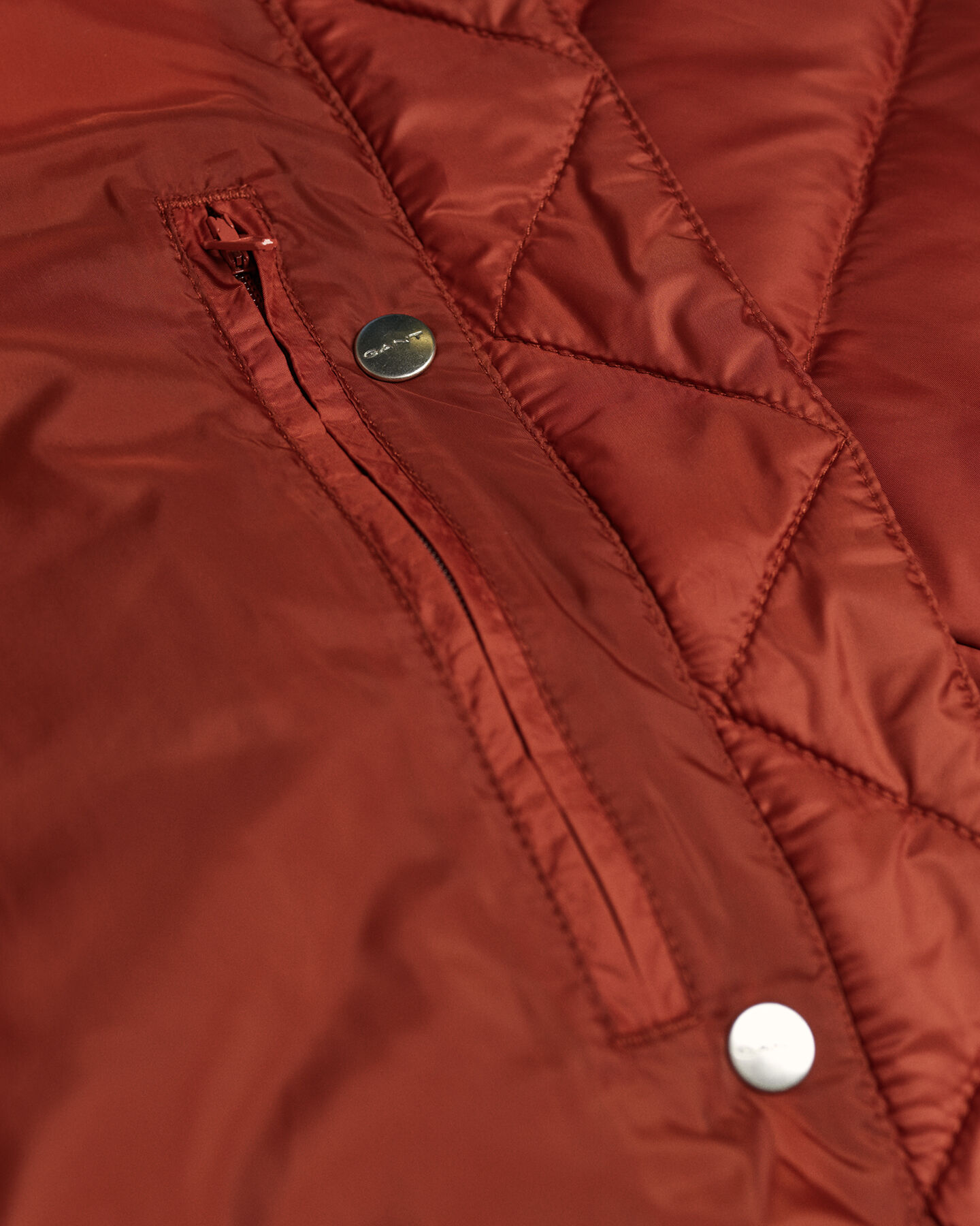 Blus&atilde;o de penas leve