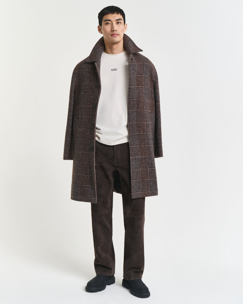 T-shirt com grafismo pequeno