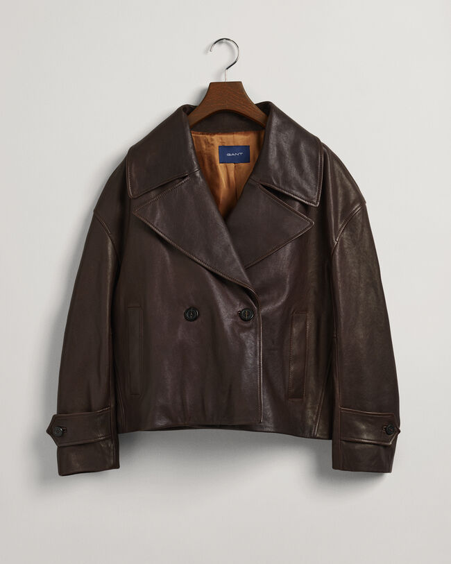 Casaco curto em pele