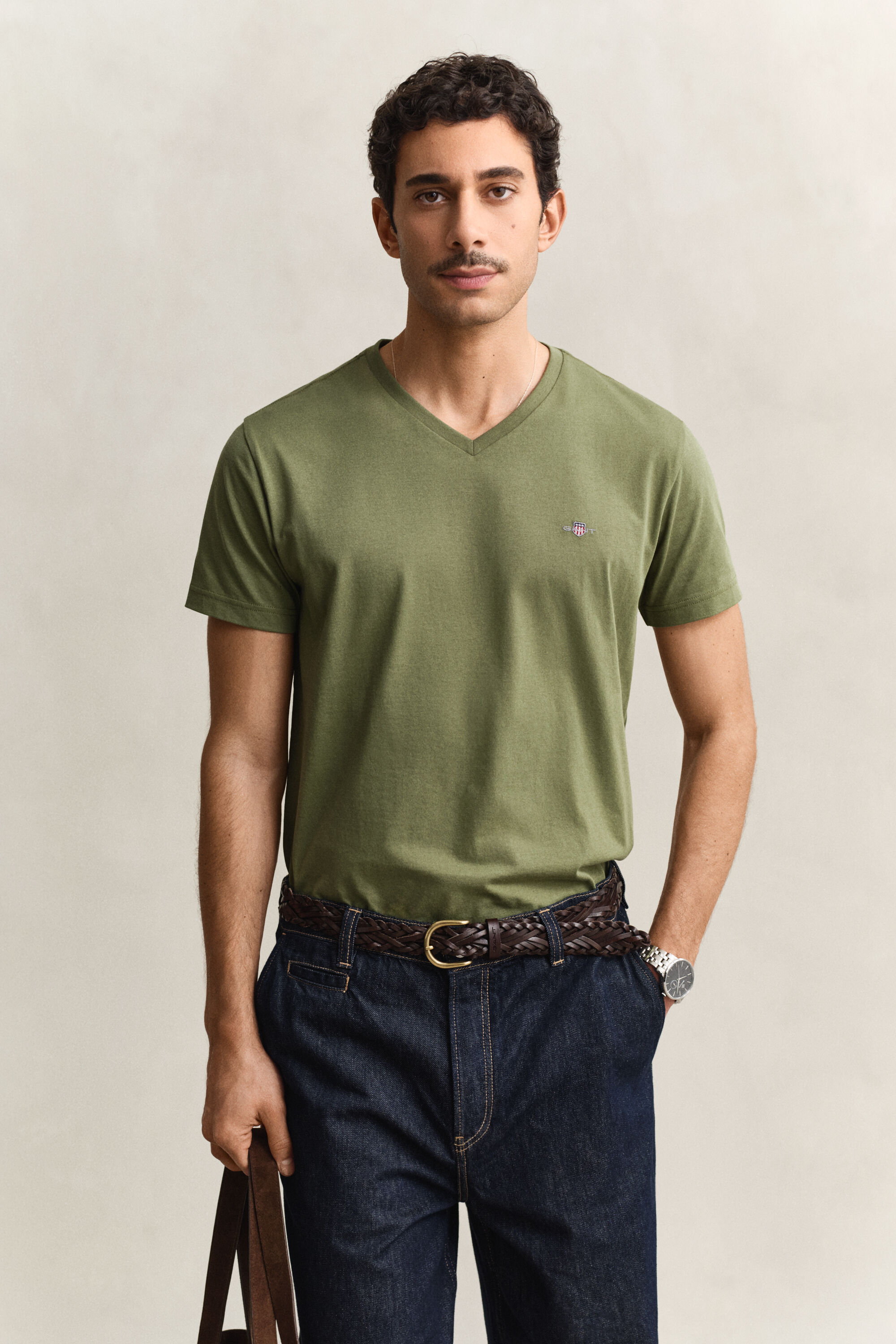 T-shirt com decote em V Shield slim fit