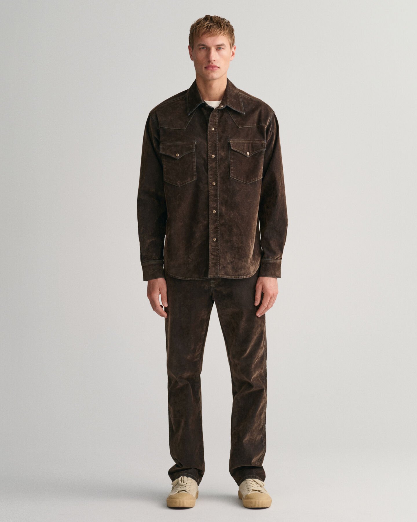 Cal&ccedil;as de ganga com acabamento aveludado Flocked relaxed fit