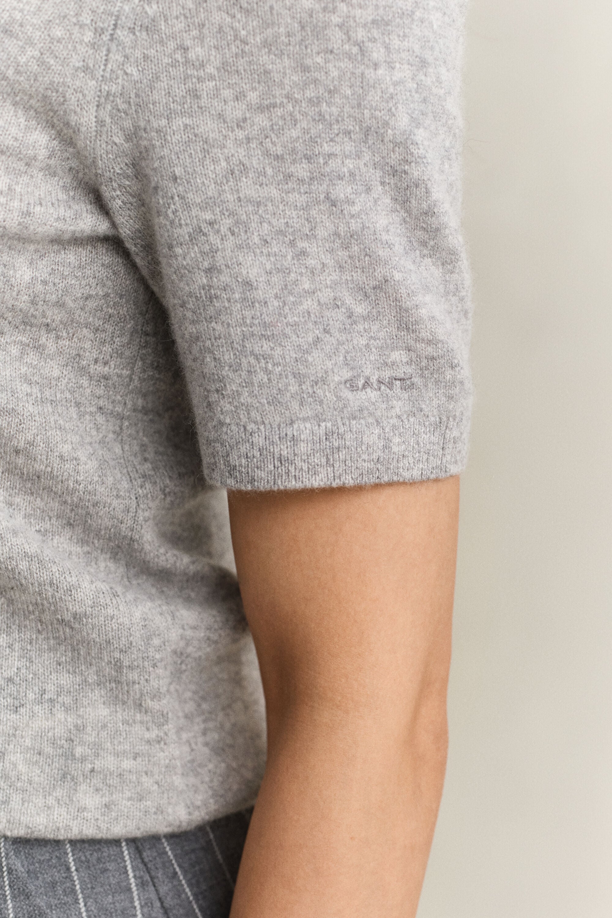 Camisola de malha com manga curta em caxemira