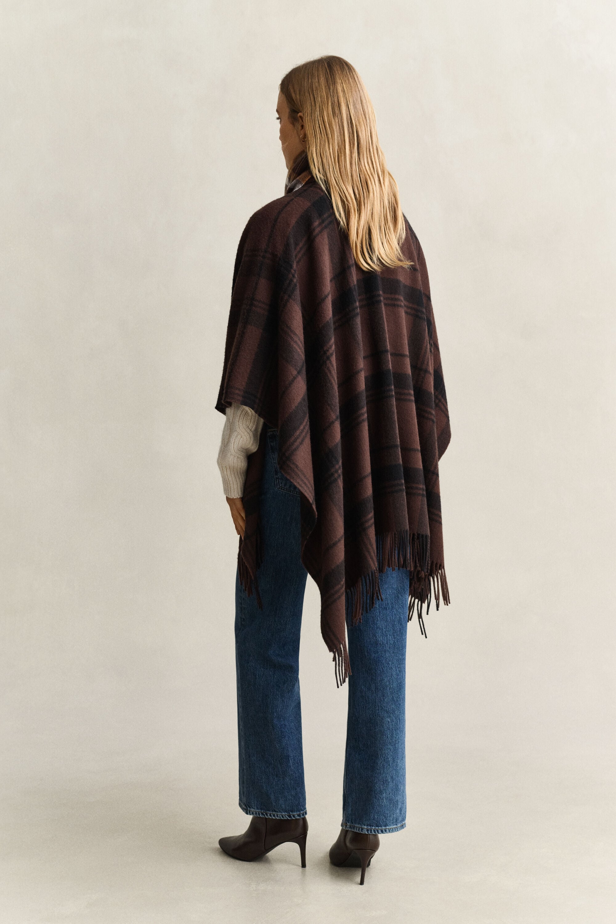Poncho em lã com padrão de xadrez