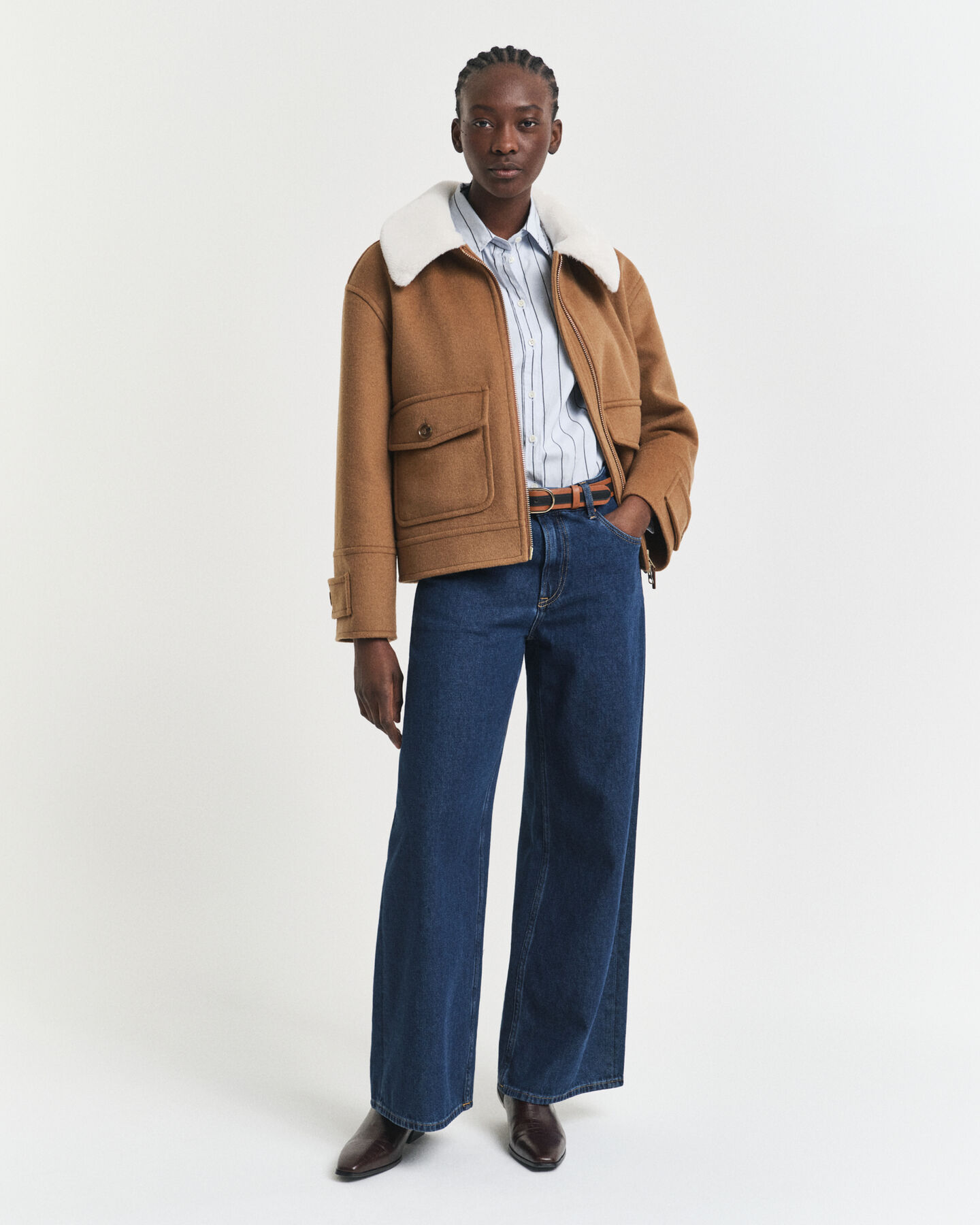 Calças de ganga com perna larga e cintura descida