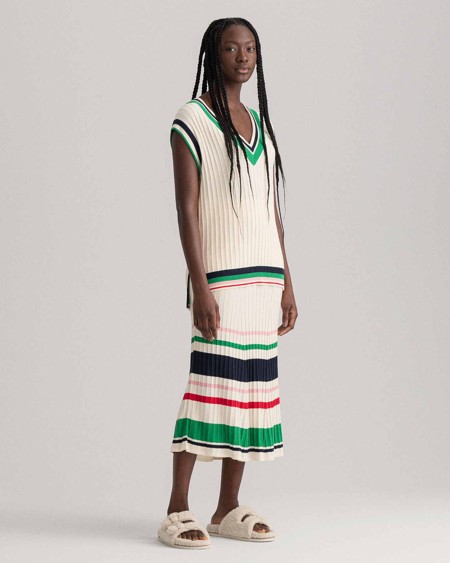 Saia de malha canelada &agrave;s riscas