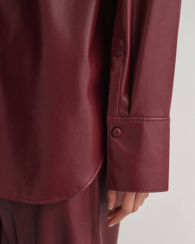 Sobrecamisa em pele sintética