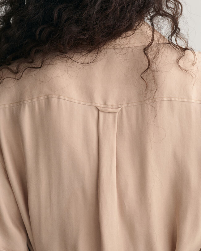 Vestido-camisa de manga curta com bolsos com aba