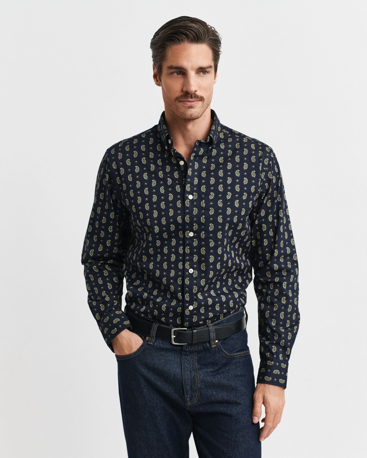 Camisa em sarja com padrão paisley estampado regular fit