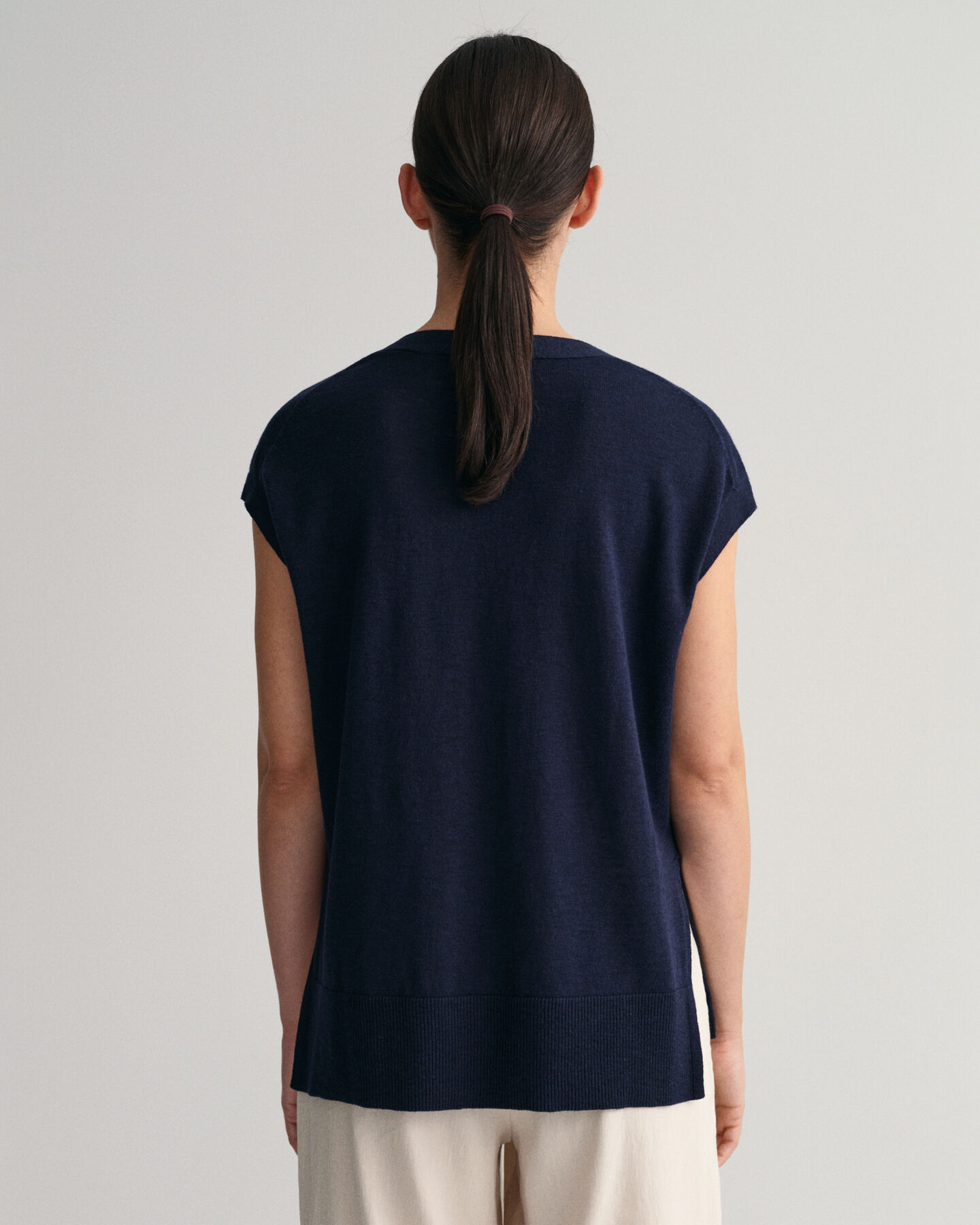 Colete com decote em V em mistura de linho