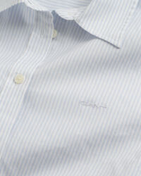 Camisa em popelina às riscas slim fit