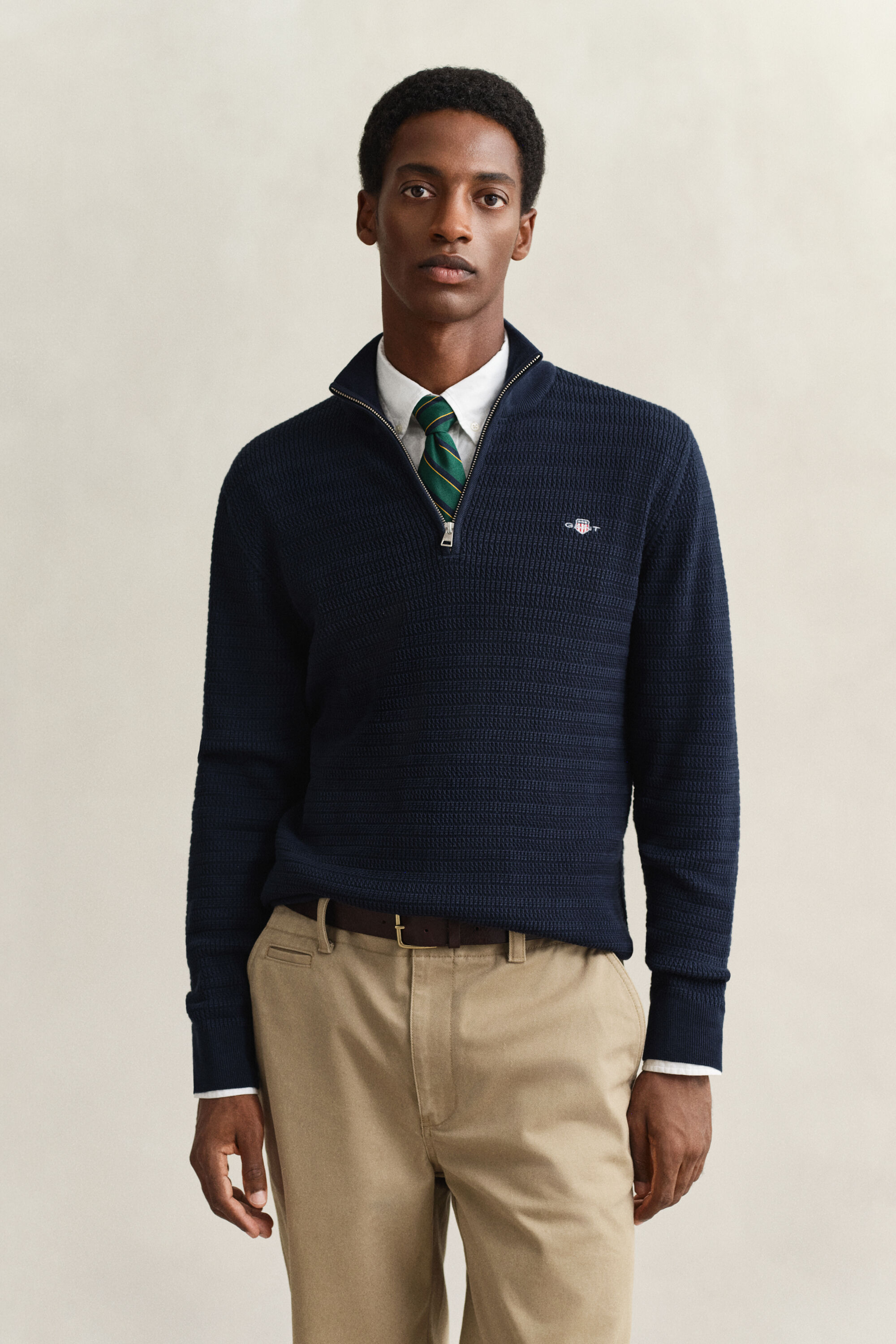 Camisola em mini malha entrançada com meio fecho de correr