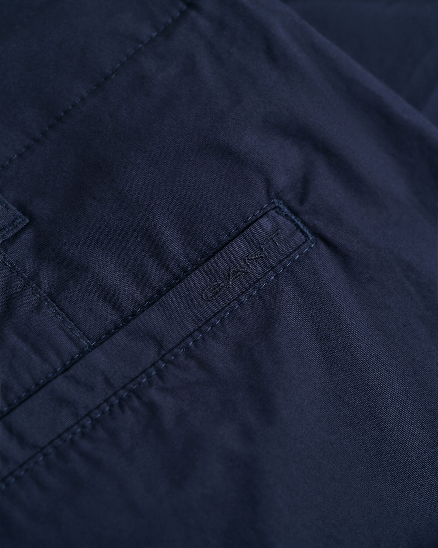 Calças chino leves relaxed fit