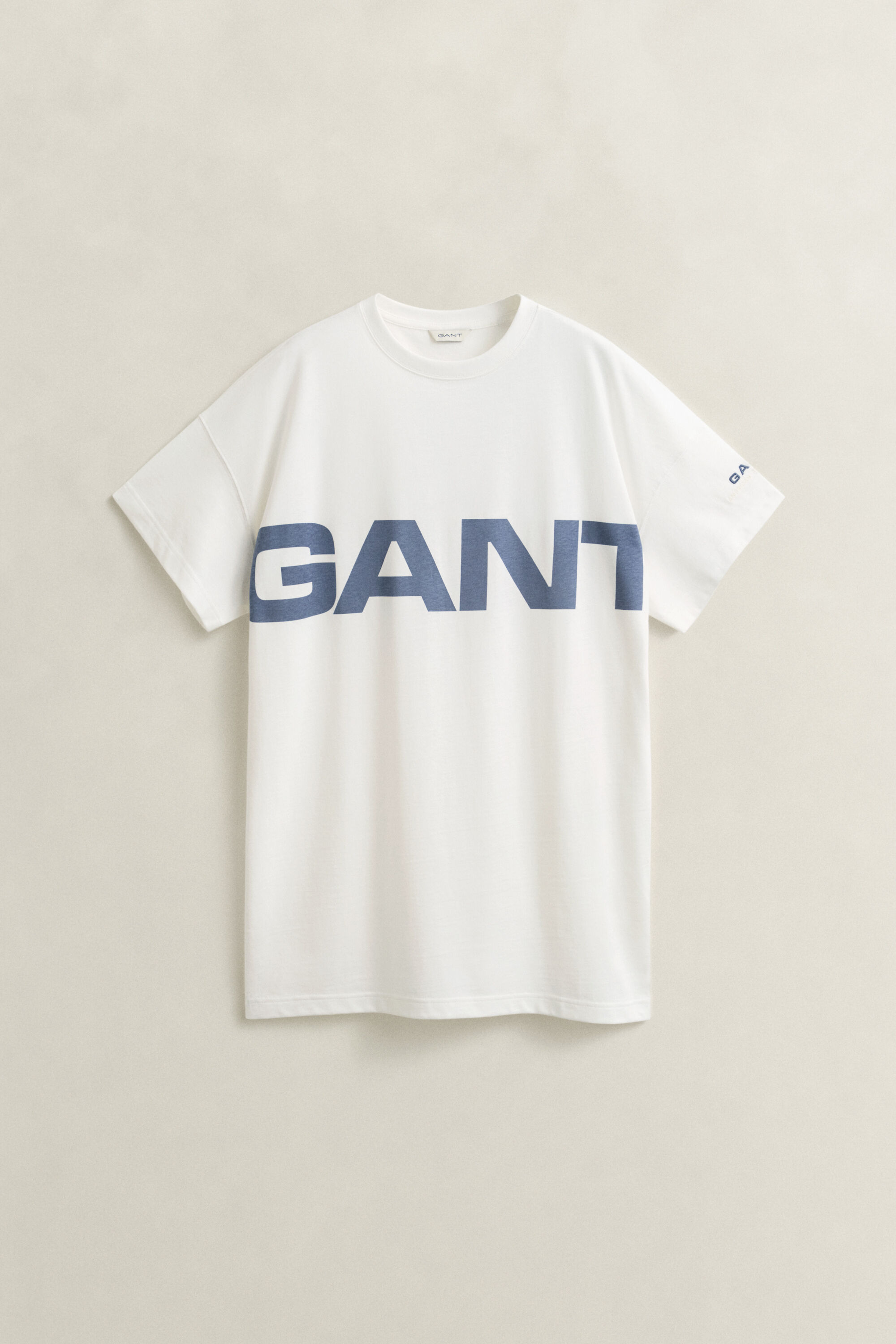 Vestido tipo t-shirt com grafismo estampado