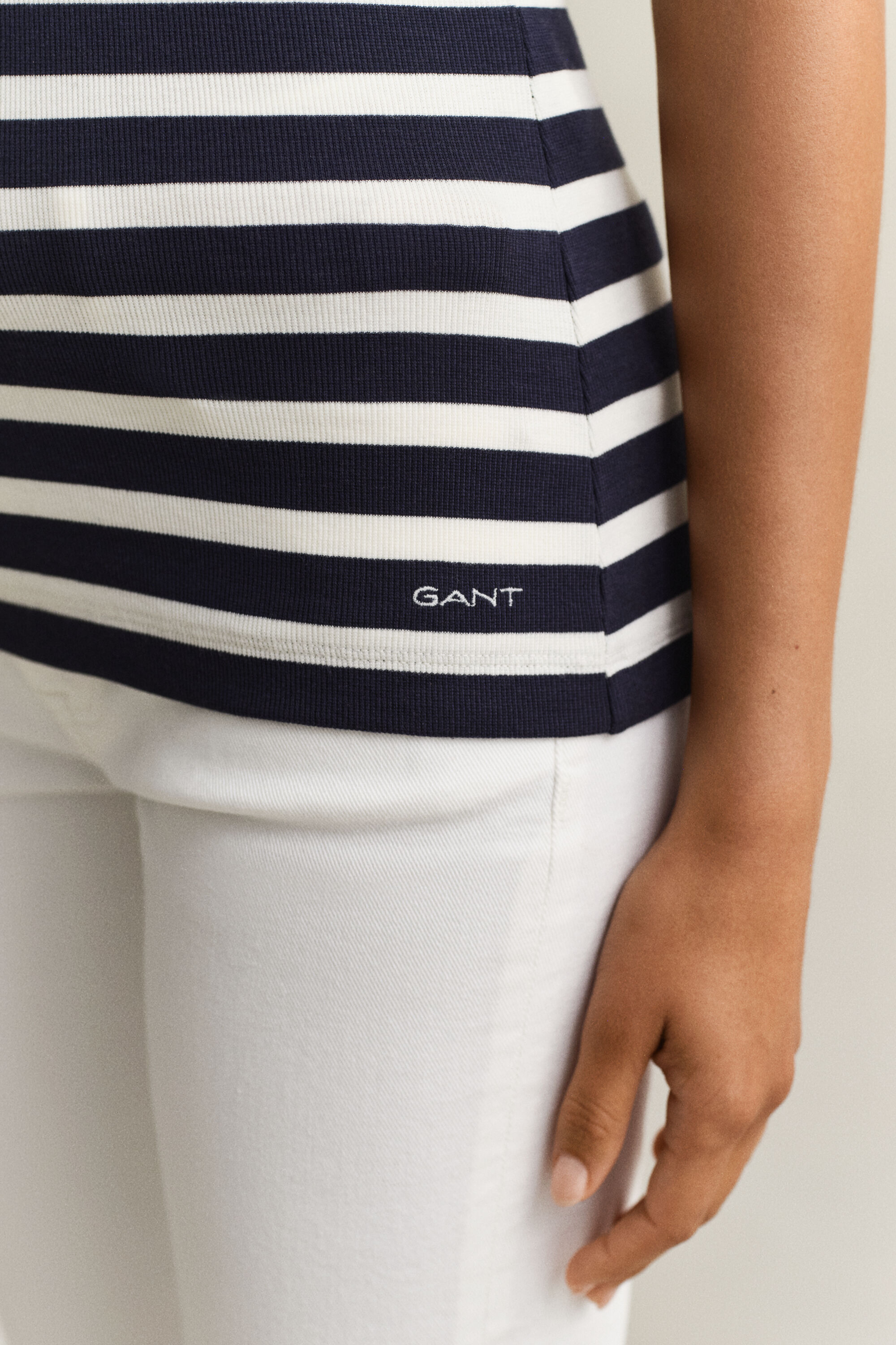 T-shirt canelada às riscas