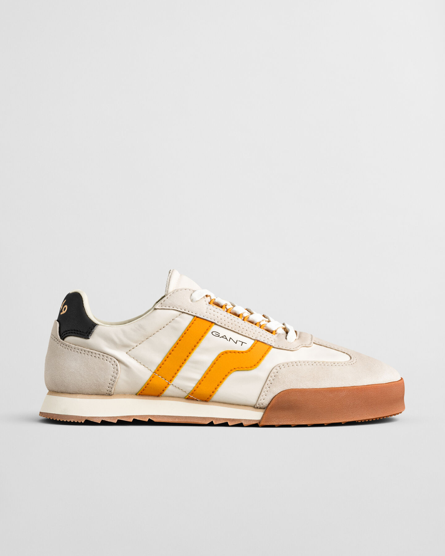 Ténis em camurça Baylle