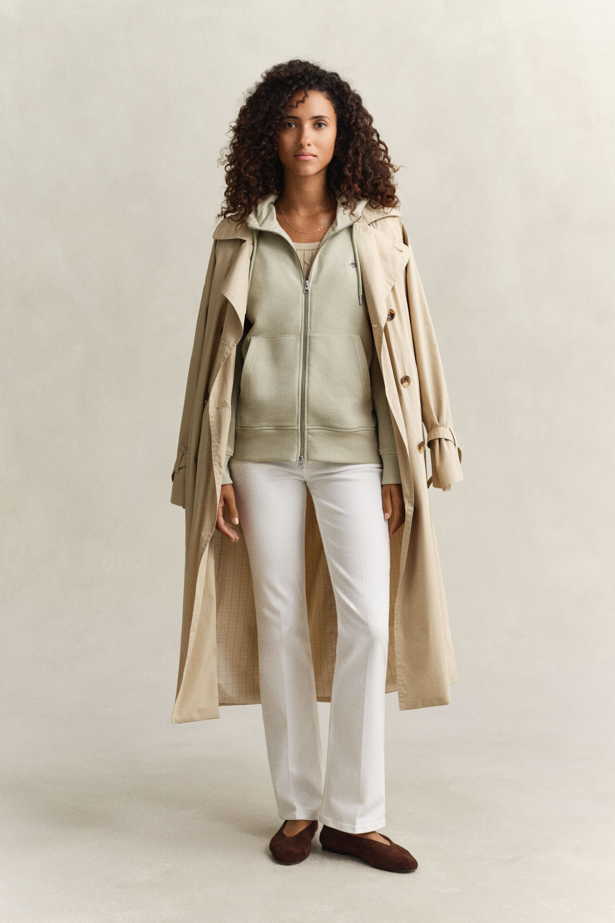 Sweatshirt com capuz e fecho Shield