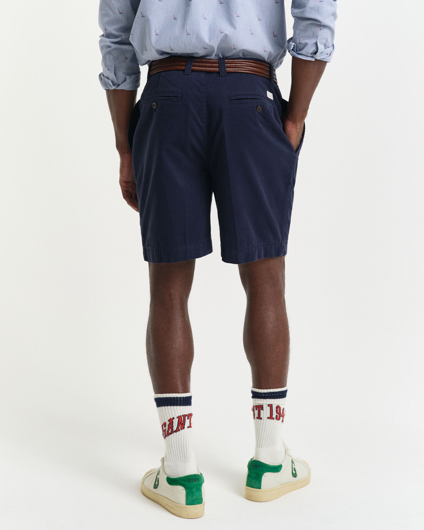 Calções chino em sarja e algodão relaxed fit