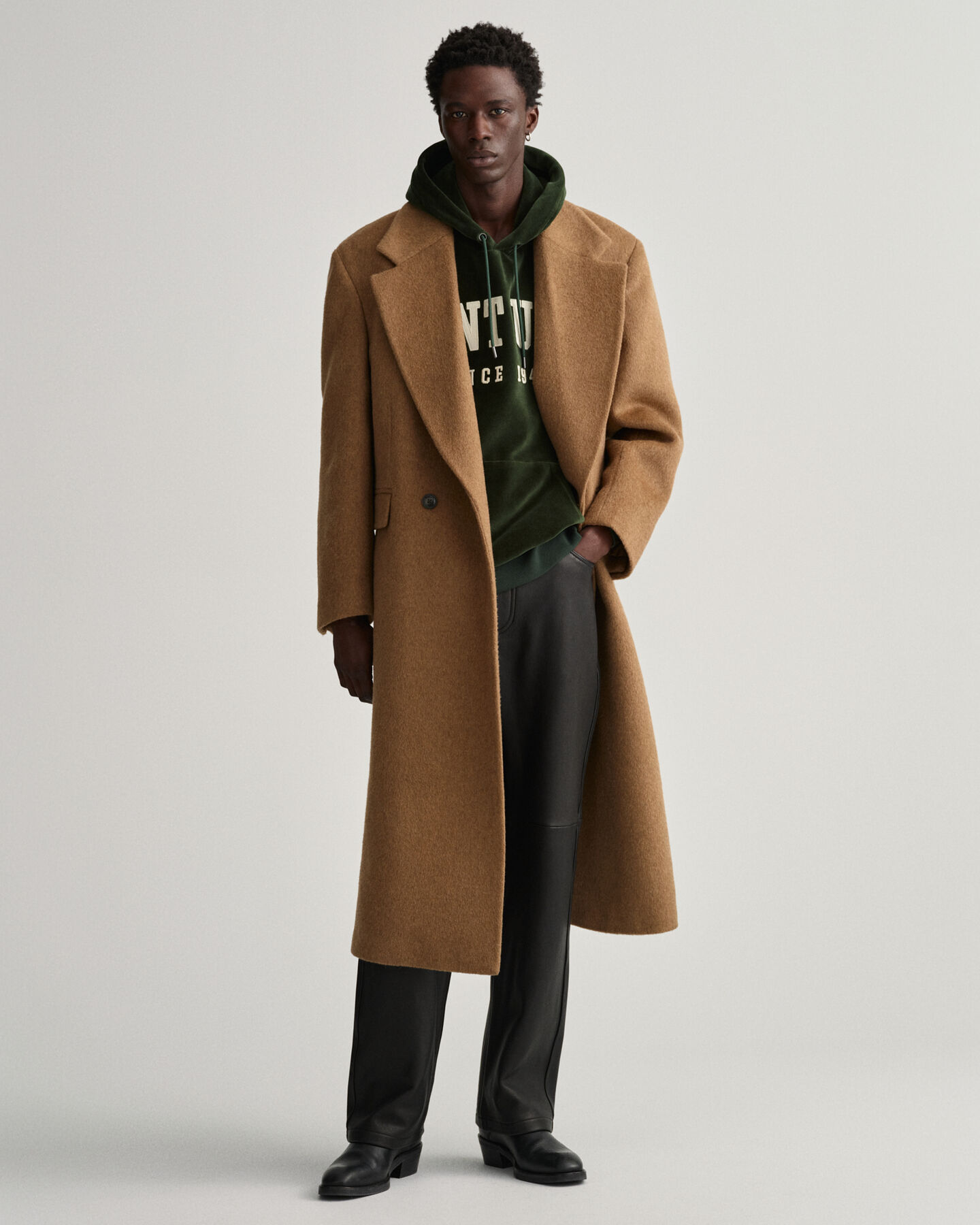 Sweatshirt com capuz em veludo