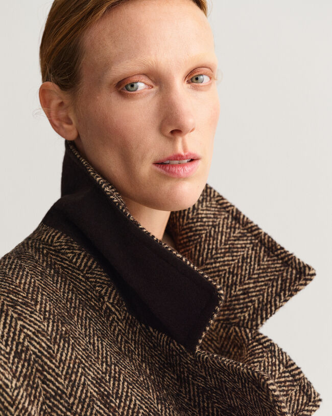 Sobretudo com padrão espinha de peixe