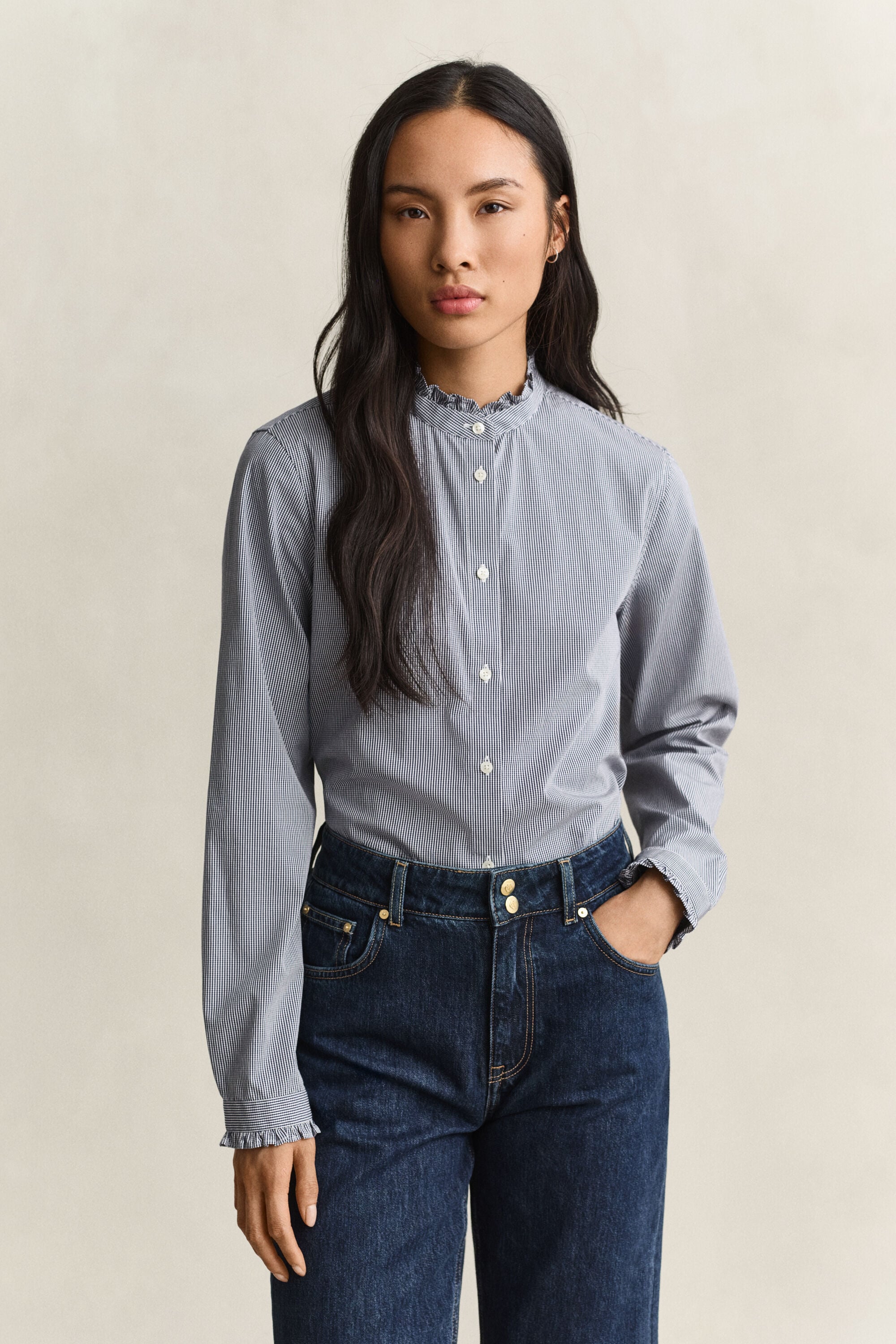 Blusa com colarinho com folhos