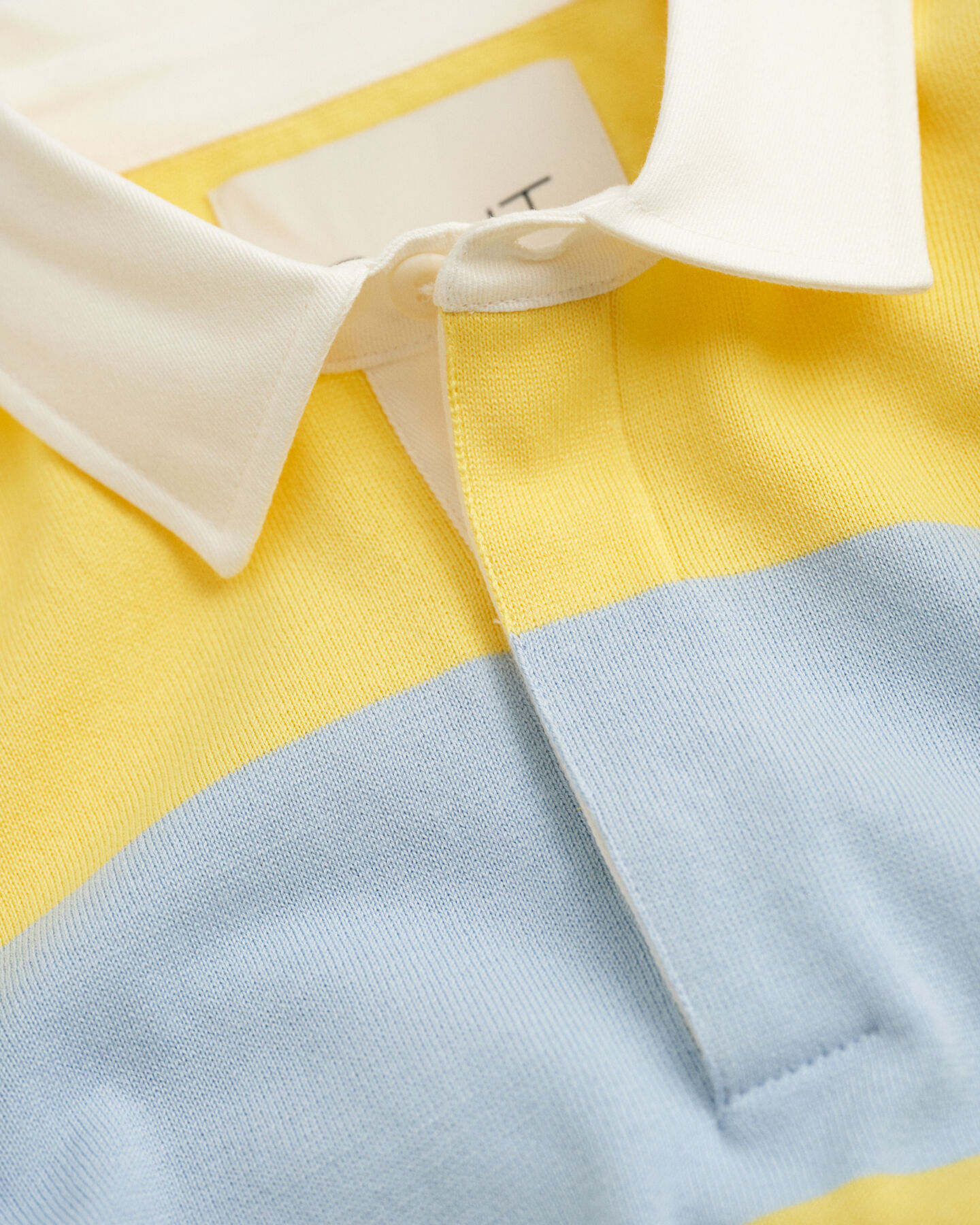 Polo em algod&atilde;o &agrave;s riscas