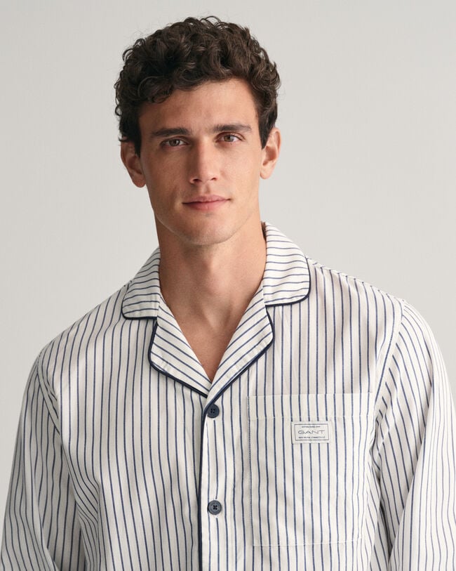 Caixa de presente com cal&ccedil;as e camisa de pijama &agrave;s riscas