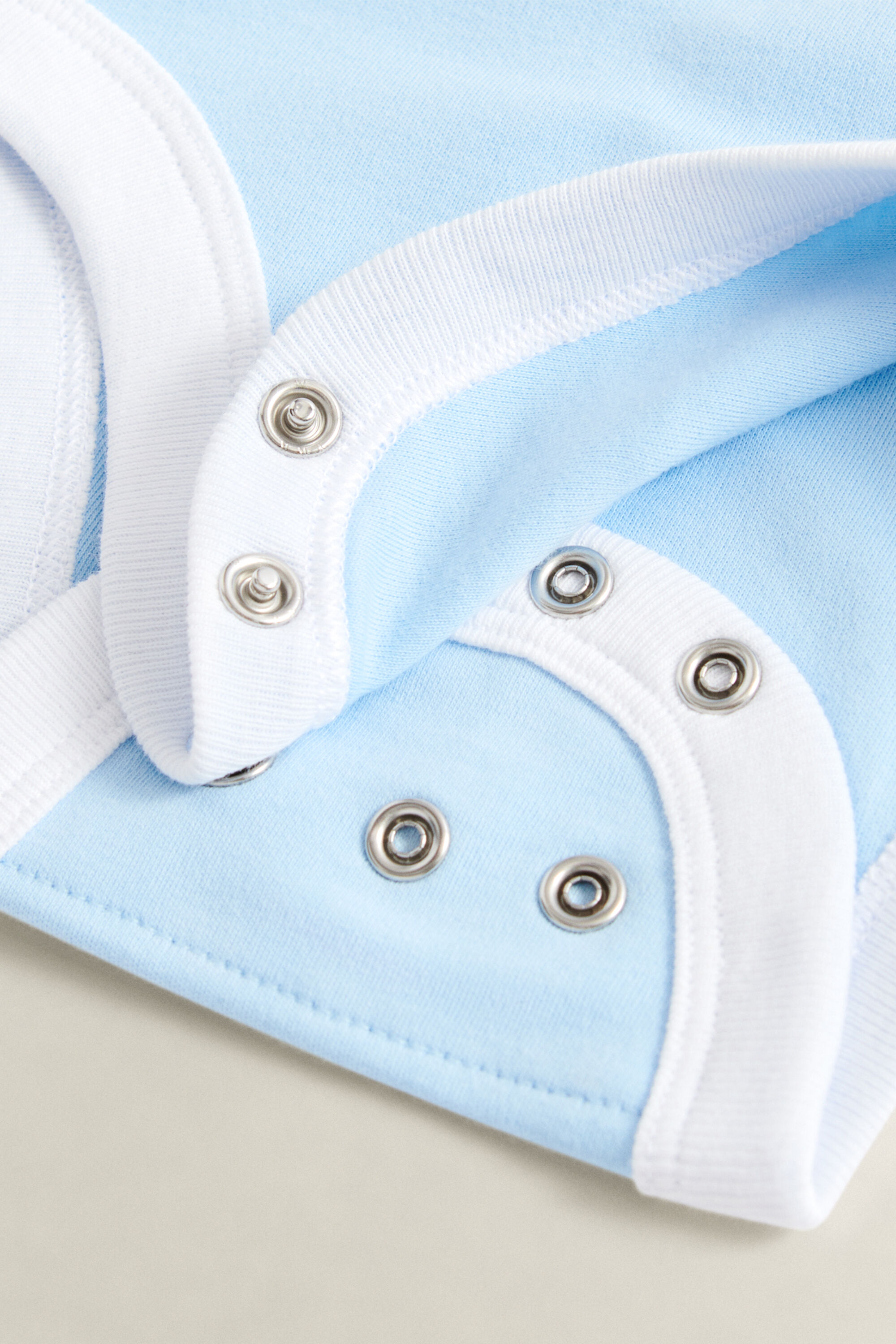 Conjunto de macacão e gorro Baby