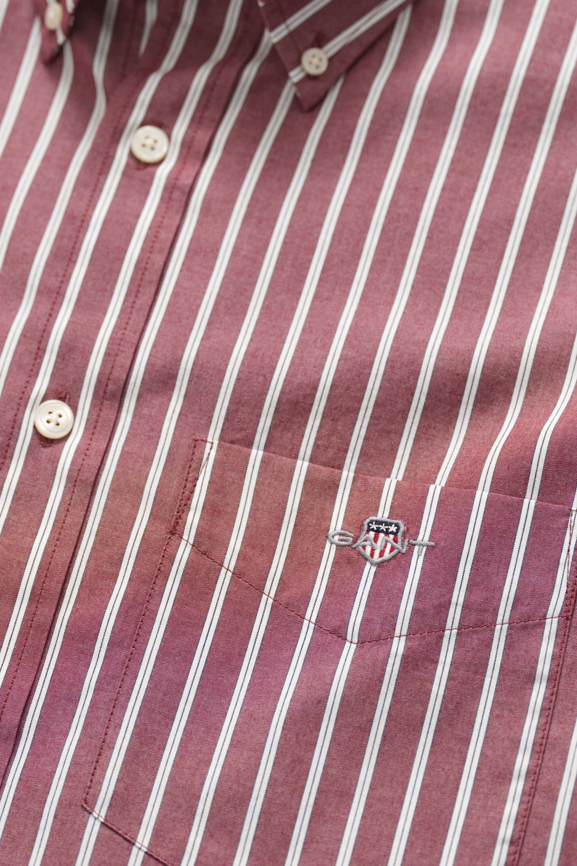 Camisa em popelina às riscas