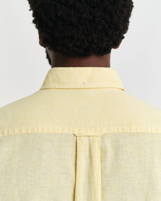 Camisa de manga curta em linho e algod&atilde;o regular fit