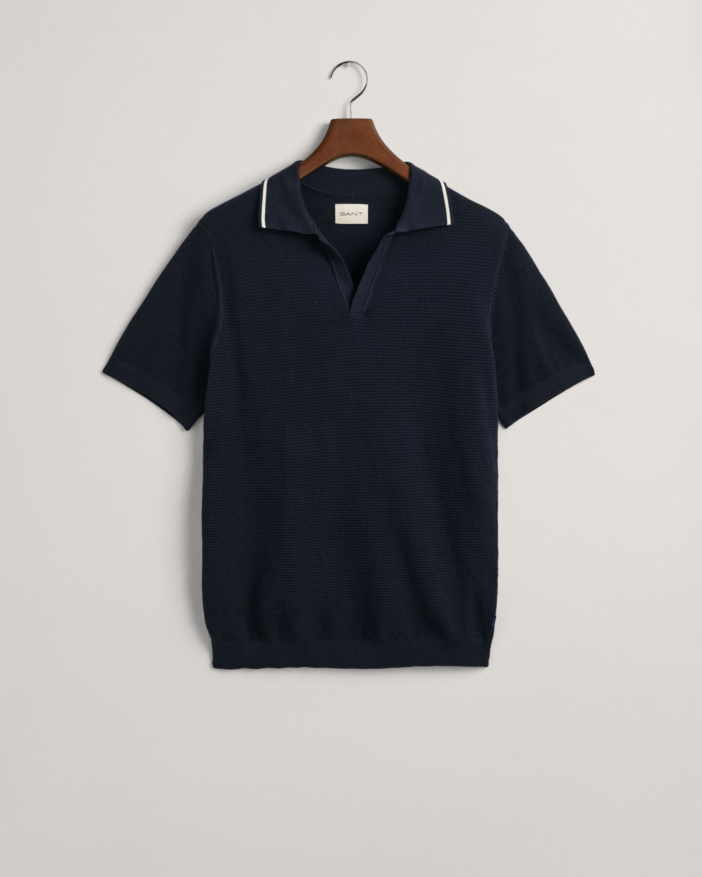 Pulover em algodão com textura e colarinho de polo aberto