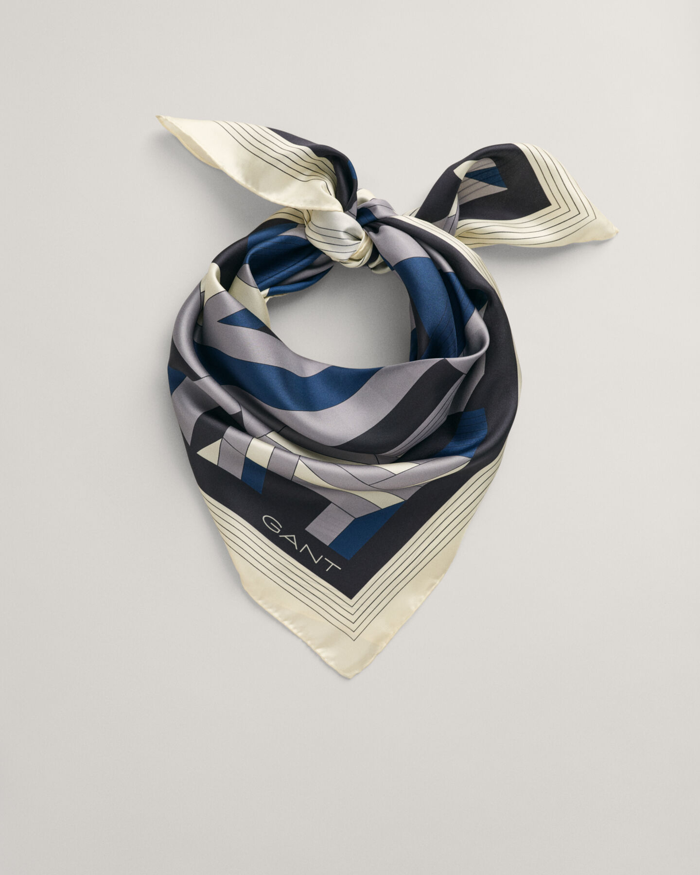 Lenço de seda com estampado de letras